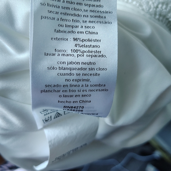 Elegant White Backless Dress - Picture 7 of 8